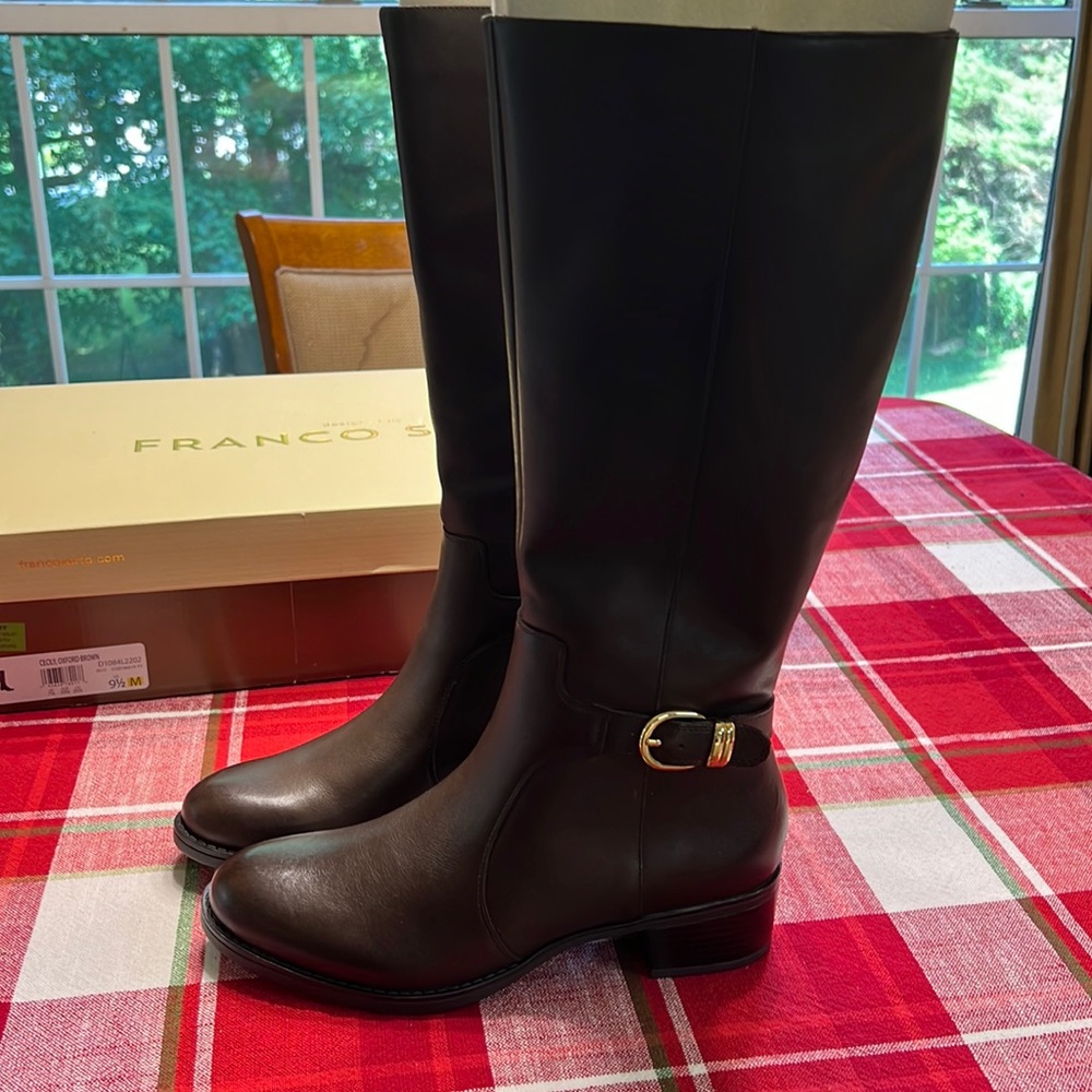 9.5 womens Cecily, Oxford brown boots. No tags but NEVER WORN! Brand new.